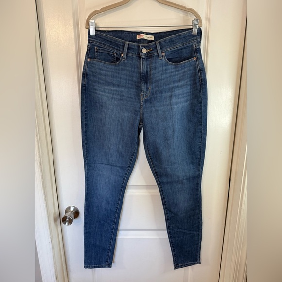 Levi Signature Women’s High Rise Skinny Jeans - Size 12 - Picture 1 of 7